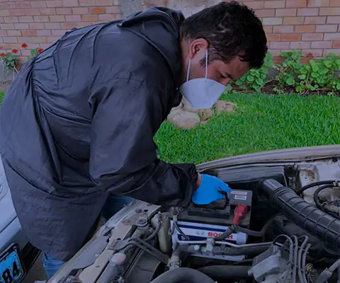 Poniendo batería al vehículo