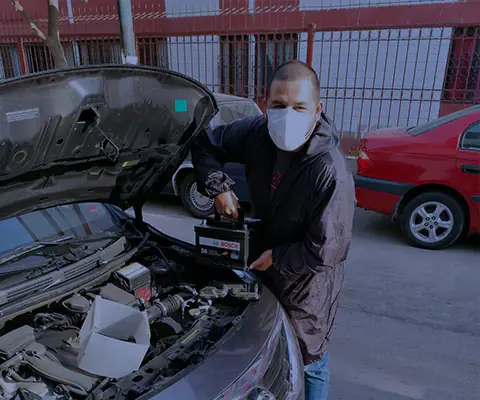 Instalando batería al vehículo